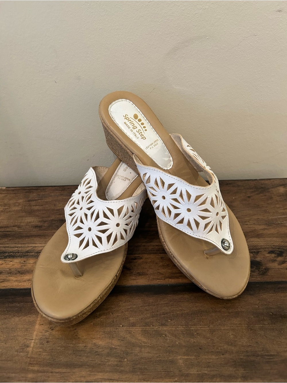 Spring Step Sz 8.5 White Italy Flirtatious Leather Wedge Sandals Summer Resort